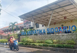 Lima Siswa SMA Antartika Sidoarjo                  Ukir Prestasi Internasional